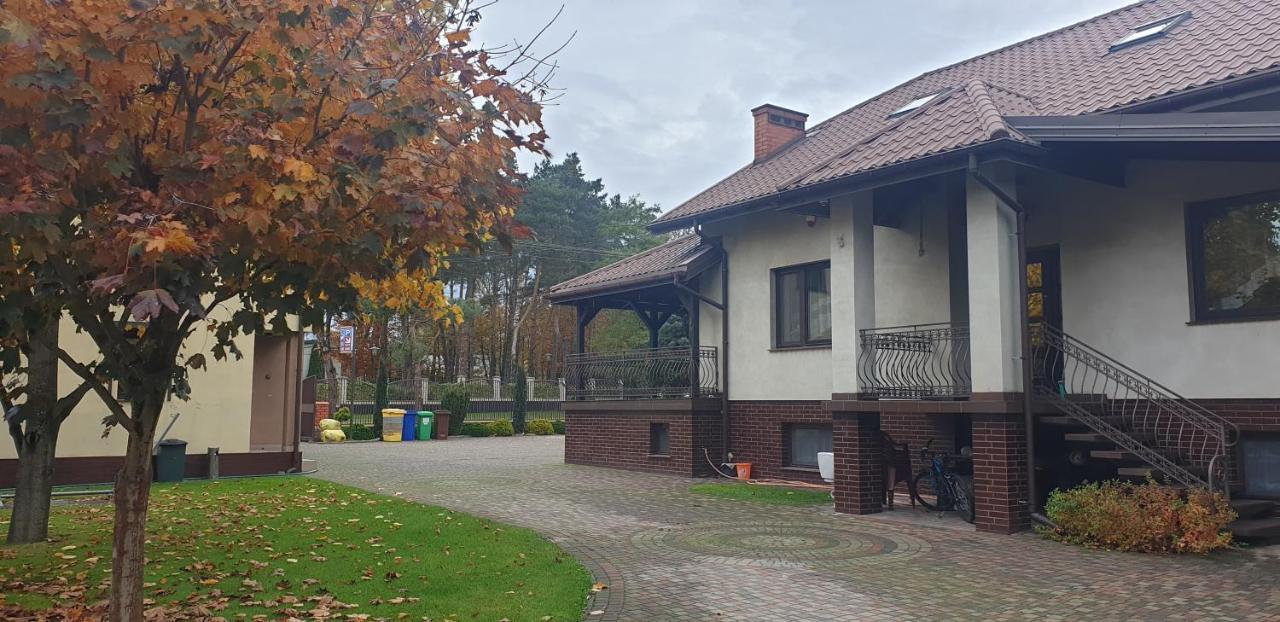 Pokoje Goscinne U Marka Tuszyn Kültér fotó