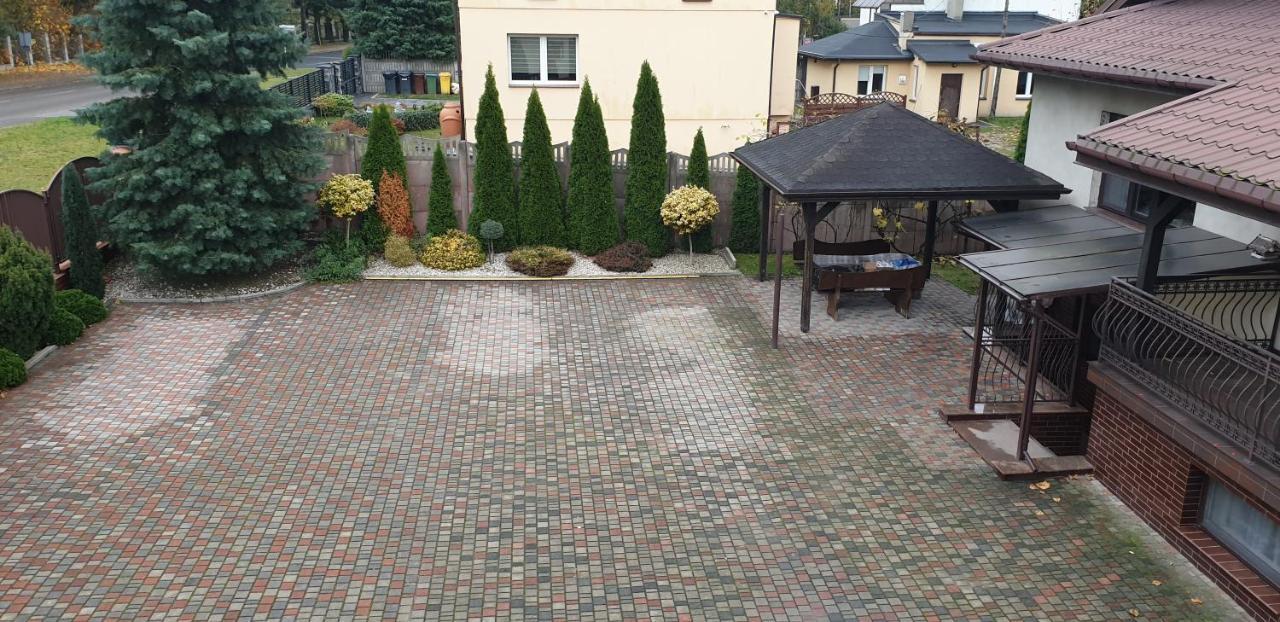 Pokoje Goscinne U Marka Tuszyn Kültér fotó