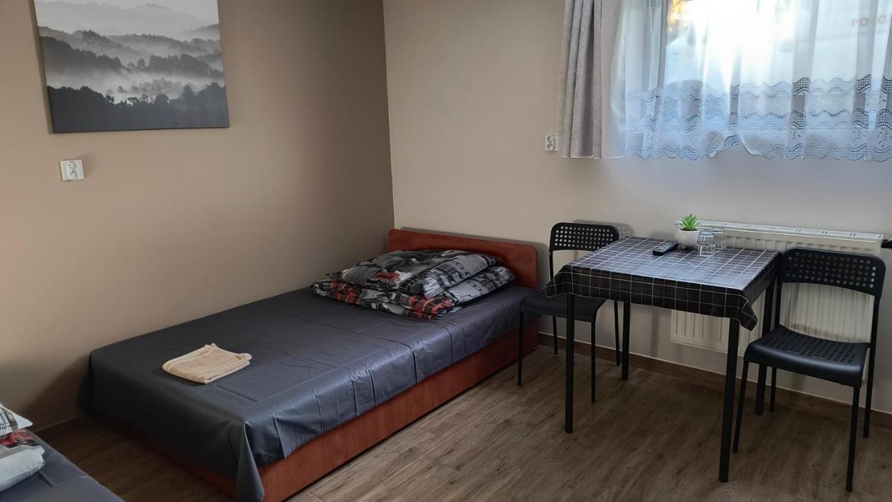 Pokoje Goscinne U Marka Tuszyn Kültér fotó